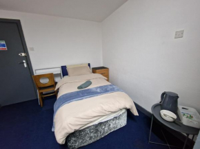 Room near East Midland Airport 6